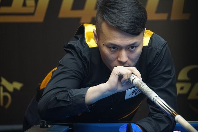 显示他在球 显示他在球