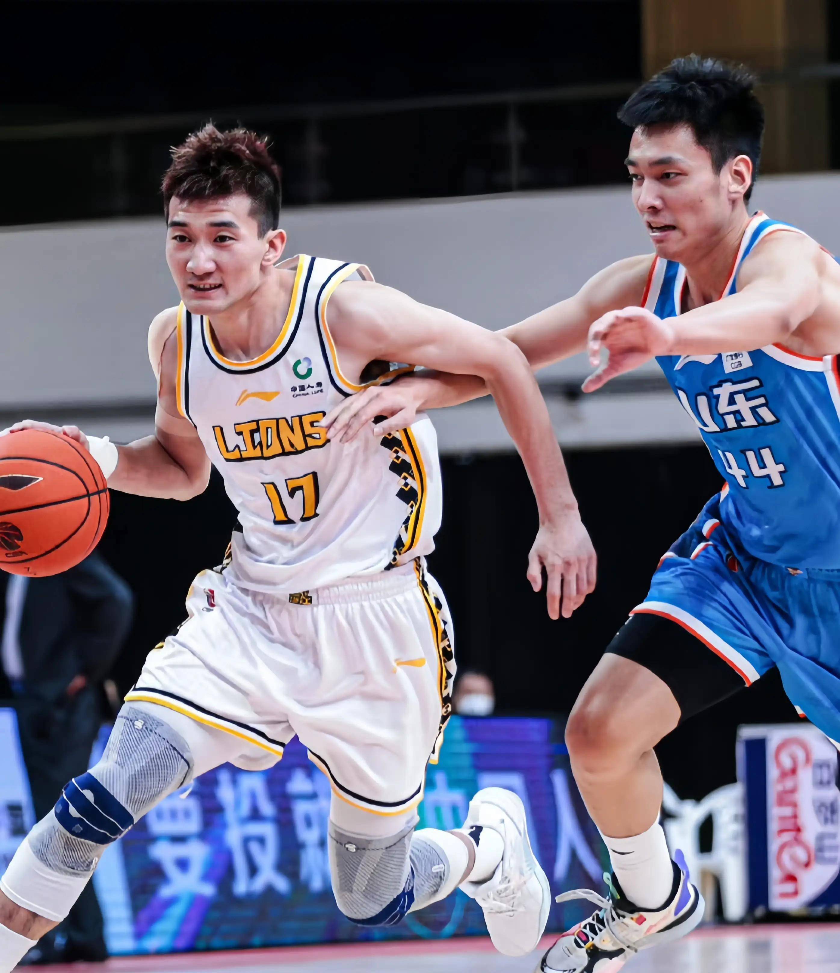 他们面对强 他们面对强