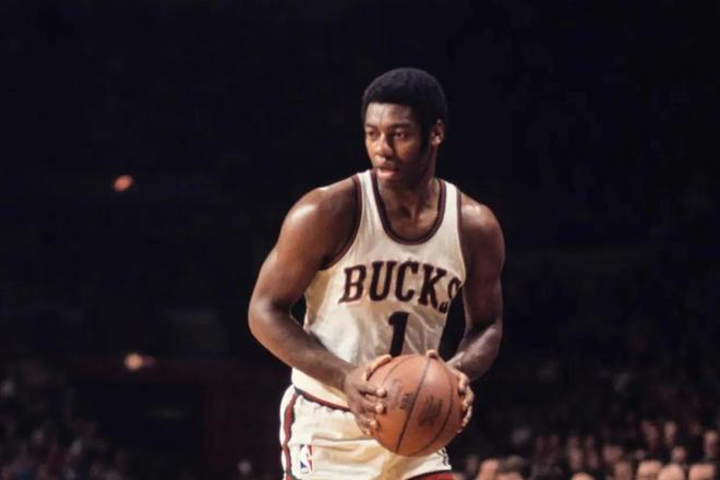 梅西后撤为 梅西后撤为